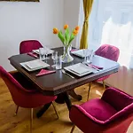 Ultracentral Luxury Apartment