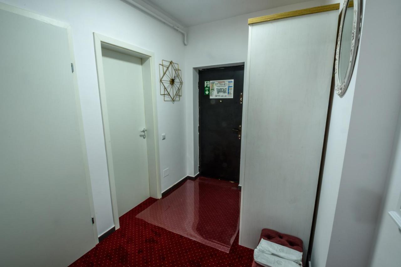 Ultracentral Luxury *